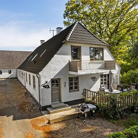 아파트 2 Bedroom Awesome In Vejstrup