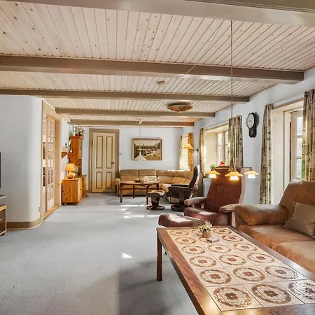 아파트 2 Bedroom Awesome In Vejstrup